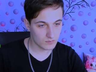 beauty-liam's CamSoda show and profile