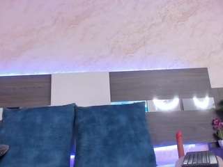 Live webcam model camiila-cruz on Soda Cams