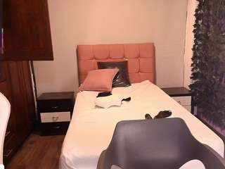 Live webcam model emmars on Soda Cams