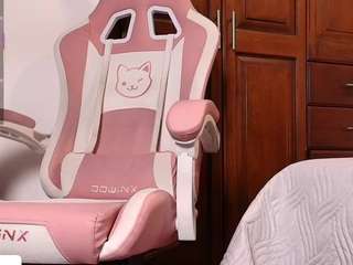 le modèle emmars est en webcam porno dans un show sur le site camsoda, il possède les tags suivants: ahegao,public,lingerie,lush,naked,natural,nature,no smoking,normal,orgasm,pov,sex toys,hairy pussy,skinny,spank,spanking,squirter,strip,striptease,teen 18