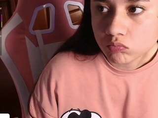 le modèle emmars est en webcam porno dans un show sur le site camsoda, il possède les tags suivants: ahegao,public,lingerie,lush,naked,natural,nature,no smoking,normal,orgasm,pov,sex toys,hairy pussy,skinny,spank,spanking,squirter,strip,striptease,teen 18