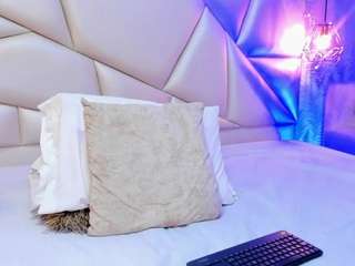 laurettedela-rou... Live Webcam on CamSoda