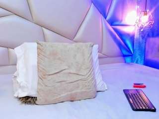  laurettedela-roux chat room