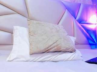 laurettedela-rou... Live Webcam on CamSoda