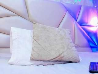 laurettedela-roux webcam model