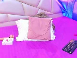 Live webcam model laurettedela-roux on Soda Cams