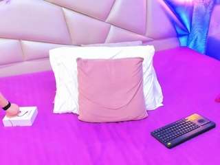 laurettedela-rou... Live Webcam on CamSoda