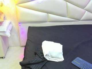 laurettedela-rou... Live Webcam on CamSoda