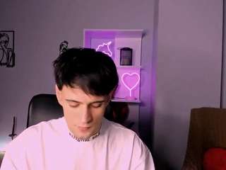 leon-lie Live Webcam on CamSoda