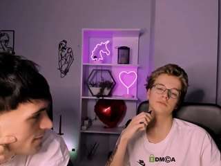 leon-lie Live Webcam on CamSoda