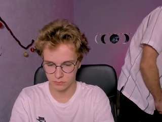 leon-lie's CamSoda show and profile