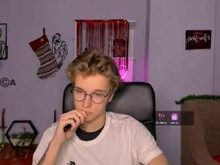 leon-lie Live Webcam on CamSoda