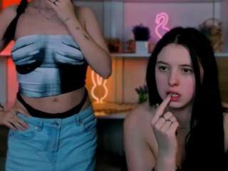 Live webcam model mira-vibe on Soda Cams