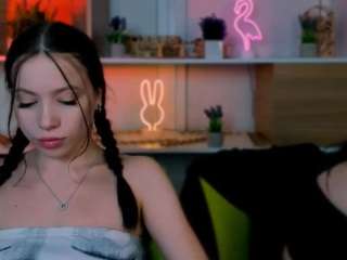 Live webcam model mira-vibe on Soda Cams