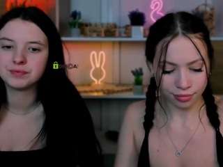 Live webcam model mira-vibe on Soda Cams