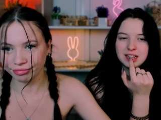 Live webcam model mira-vibe on Soda Cams