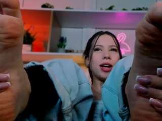 Live webcam model mira-vibe on Soda Cams