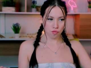 Live webcam model mira-vibe on Soda Cams