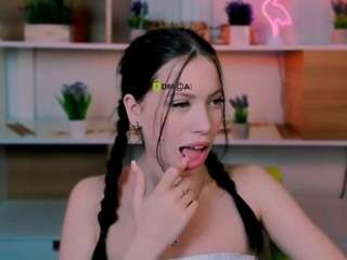 Live webcam model mira-vibe on Soda Cams