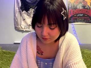 Live webcam model yvonemiquelon on Soda Cams