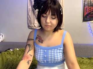 Live webcam model yvonemiquelon on Soda Cams