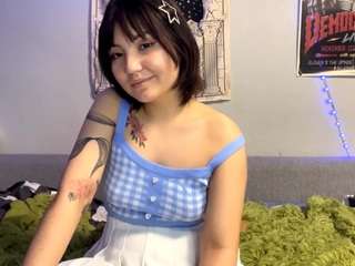 Live webcam model yvonemiquelon on Soda Cams