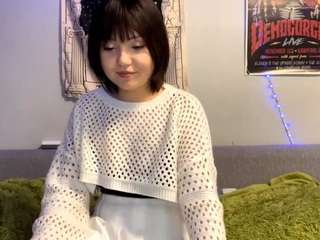 Live webcam model yvonemiquelon on Soda Cams