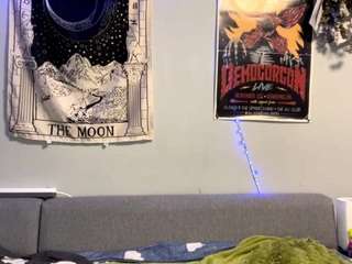 Live webcam model yvonemiquelon on Soda Cams