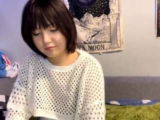 Live webcam model yvonemiquelon on Soda Cams