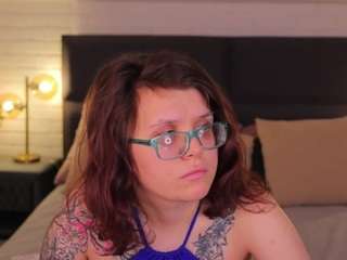 le modèle ariell-mini est en webcam porno dans un show sur le site camsoda, il possède les tags suivants: camel toe,cuckold,cum in pussy,dirty talk,fingering,flashing,foot fetish,green eyes,no drinking,no smoking,red hair,skinny,teen 18,young adult,hd,small tits