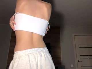 Live webcam model karmaalmand on Soda Cams