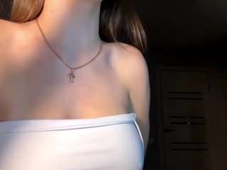 Live webcam model karmaalmand on Soda Cams