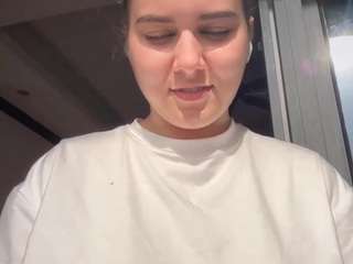 Live webcam model onasargis on Soda Cams