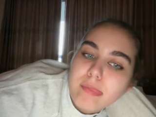 Live webcam model onasargis on Soda Cams