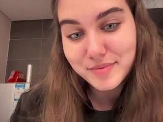 Live webcam model onasargis on Soda Cams