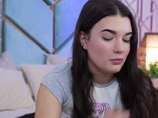YourLolaBunny live cam preview