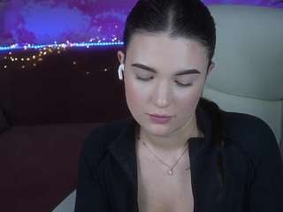 YourLolaBunny live cam preview