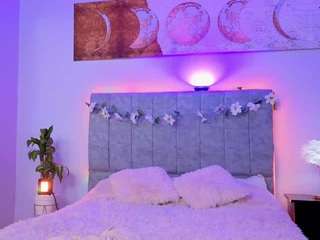 Live webcam model antonellastarr on Soda Cams