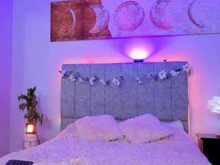 Live webcam model antonellastarr on Soda Cams