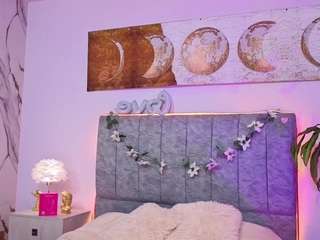 antonellastarr's CamSoda show and profile