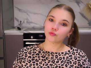 maviscunanan Live Webcam on CamSoda