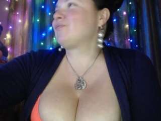 Live webcam model viplllaravip on Soda Cams