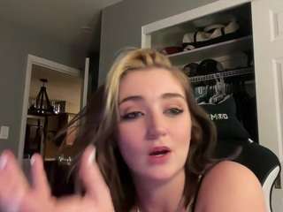 Live webcam model babyaddy01 on Soda Cams