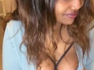 Live webcam model hornylantey on Soda Cams