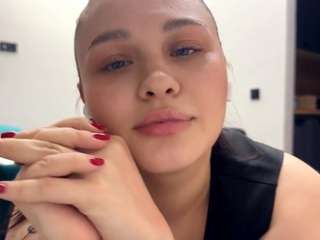 Live webcam model kelseylindquist on Soda Cams