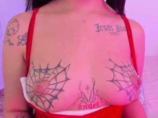 Live webcam model emmaajohanson on Soda Cams