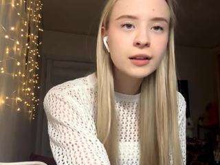 karisader Live Webcam on CamSoda