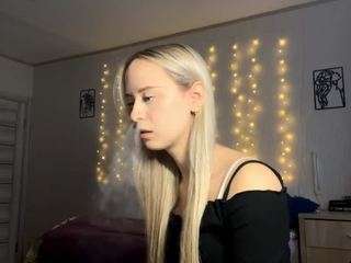 karisader Live Webcam on CamSoda