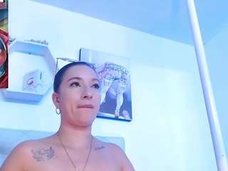 keilakeane, female webcam model,  years old, on live webcam