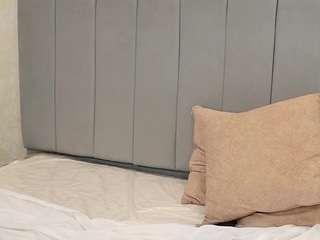 Live webcam model kyna-moore1 on Soda Cams